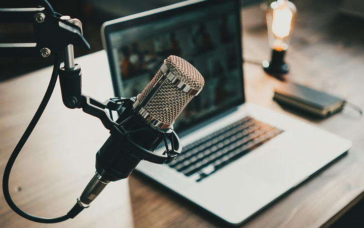 Start a Podcast as a therapist side hustle