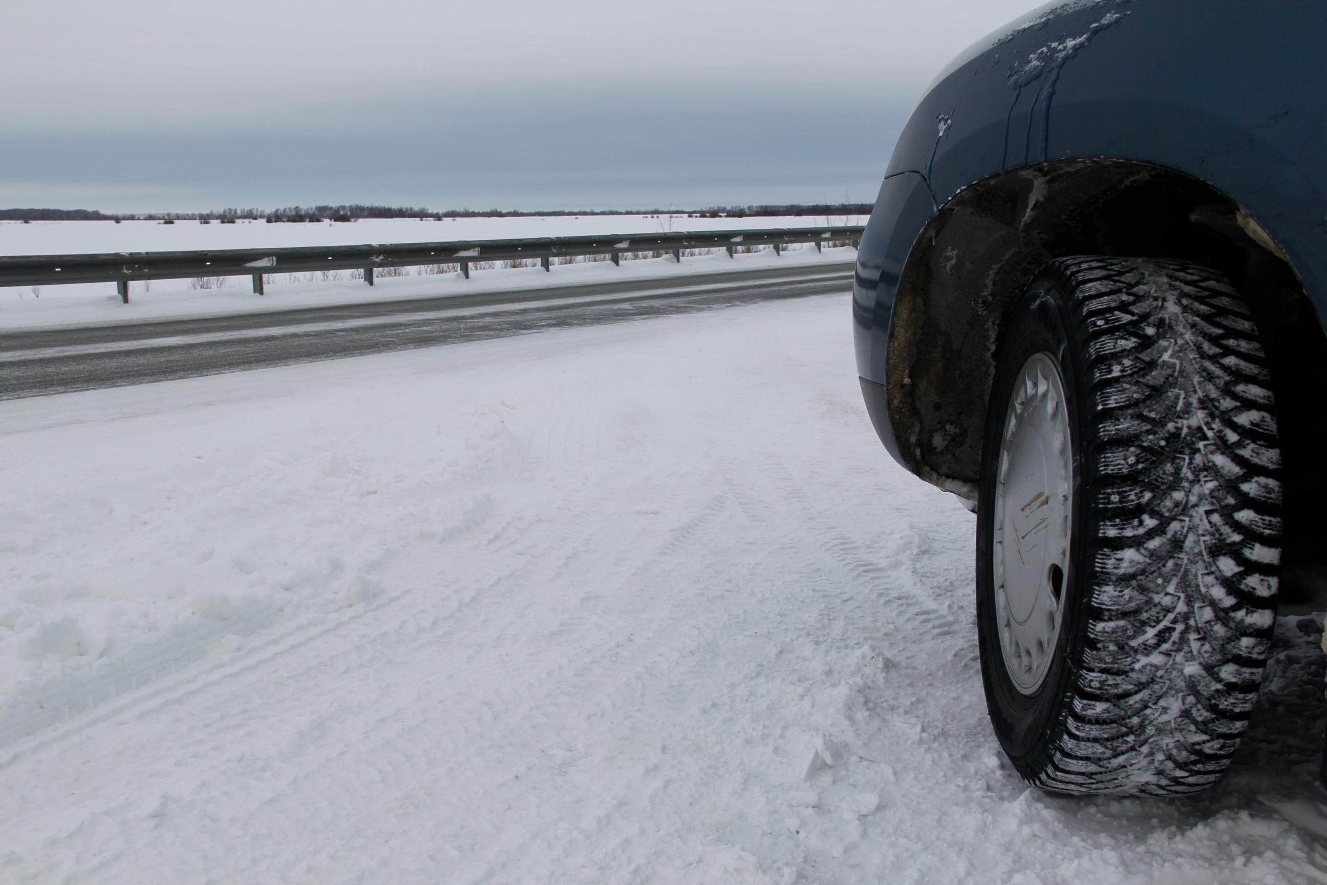 Winter tire tread patterns with large gaps vs summer tires