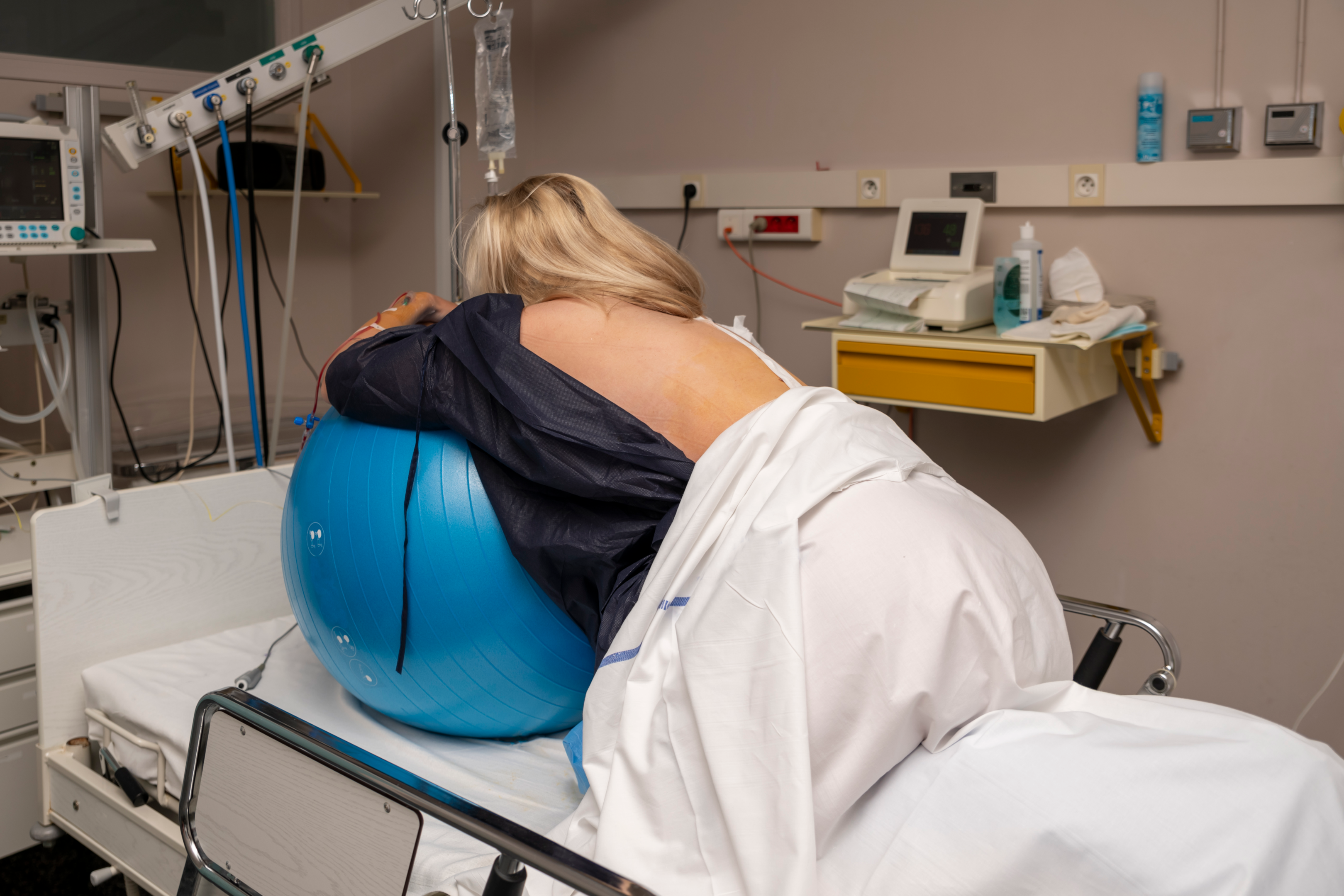 The birthing balls support you in a bend position during delivery.