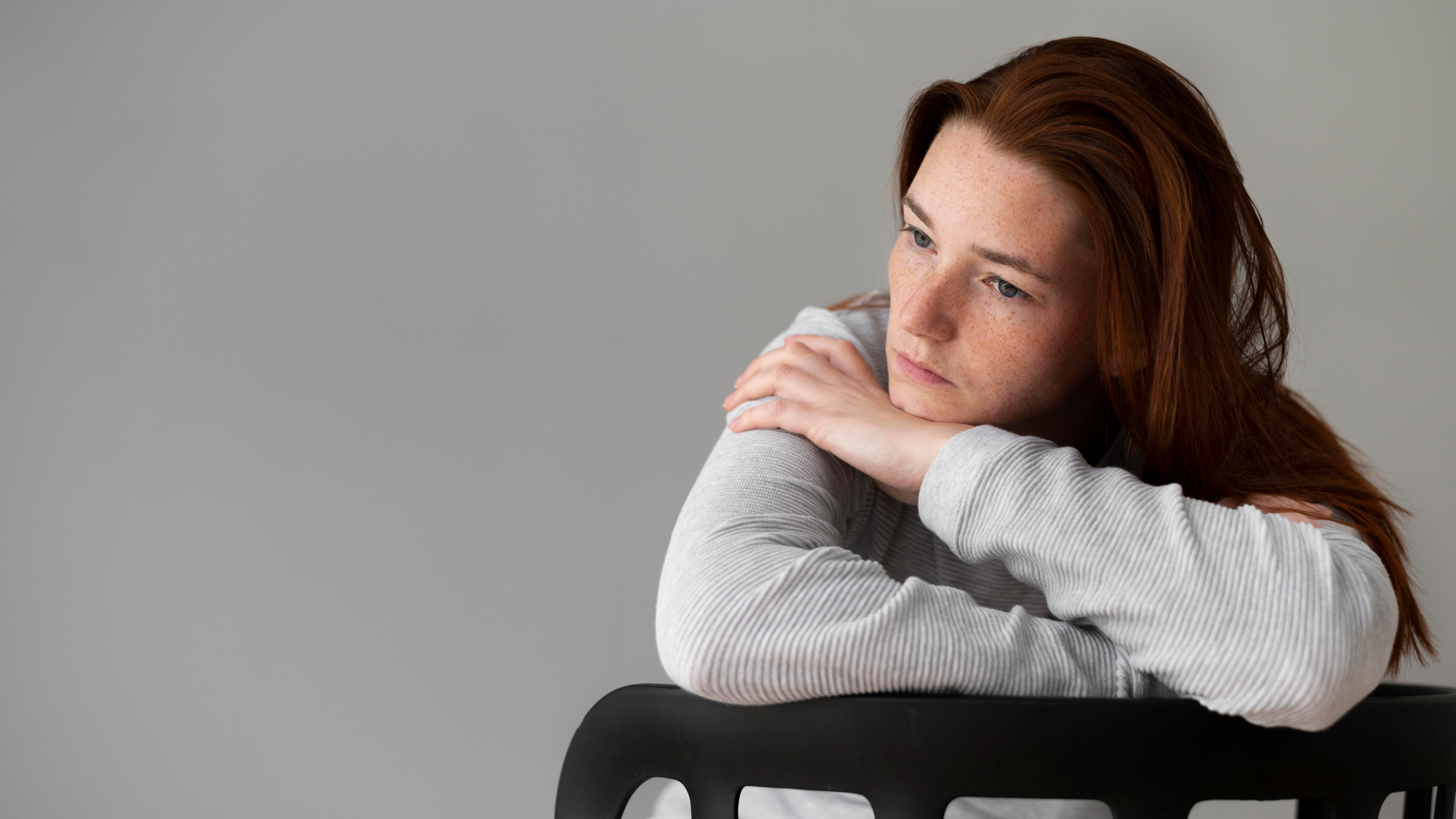 Une femme déprimée et triste.