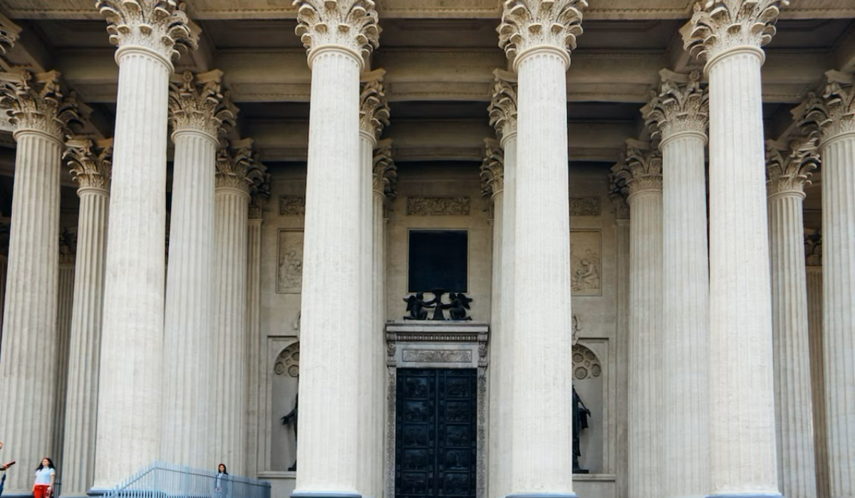 Neoclassical building entrance - columns - 