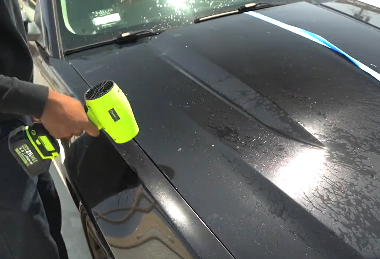 drying a car using Sakerplus leaf blower
