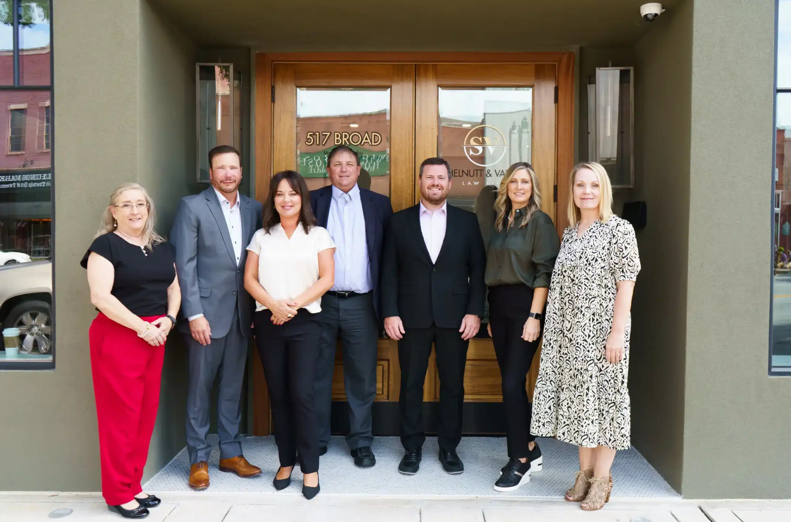 An image showing the Shelnutt & Varner team (Gadsden Accident Lawyers), ready to help victims of traffic accidents in Alabama today.