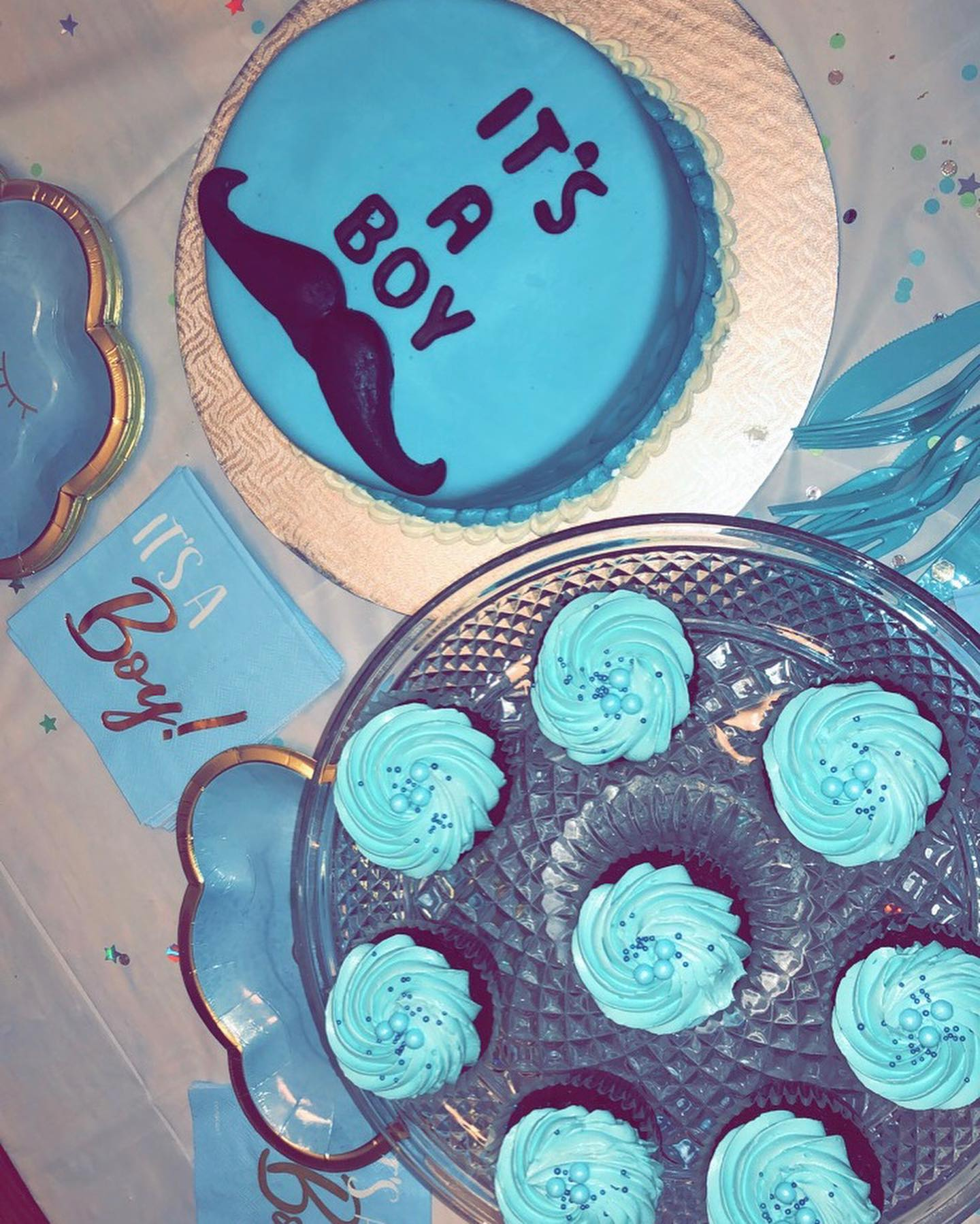 Blue gender reveal cupcakes