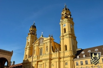Sightseeing tour munich private driver