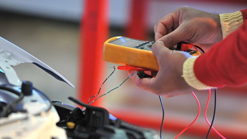 Headlight lamp cheking with tool; verification successful waiting