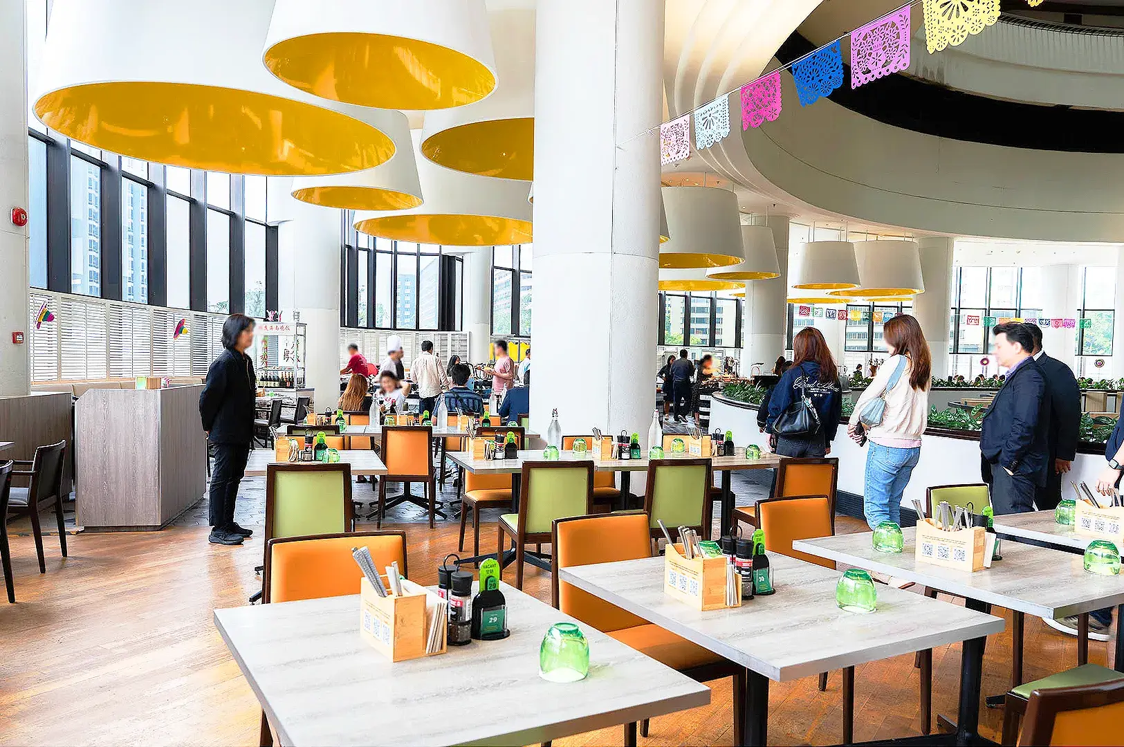 Atrium Restaurant at Holiday Inn Singapore Atrium buffet with international dishes and salad bar