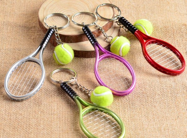 Les porte-clés font un excellent cadeau sur le thème du tennis pour vos amis amateurs de tennis.