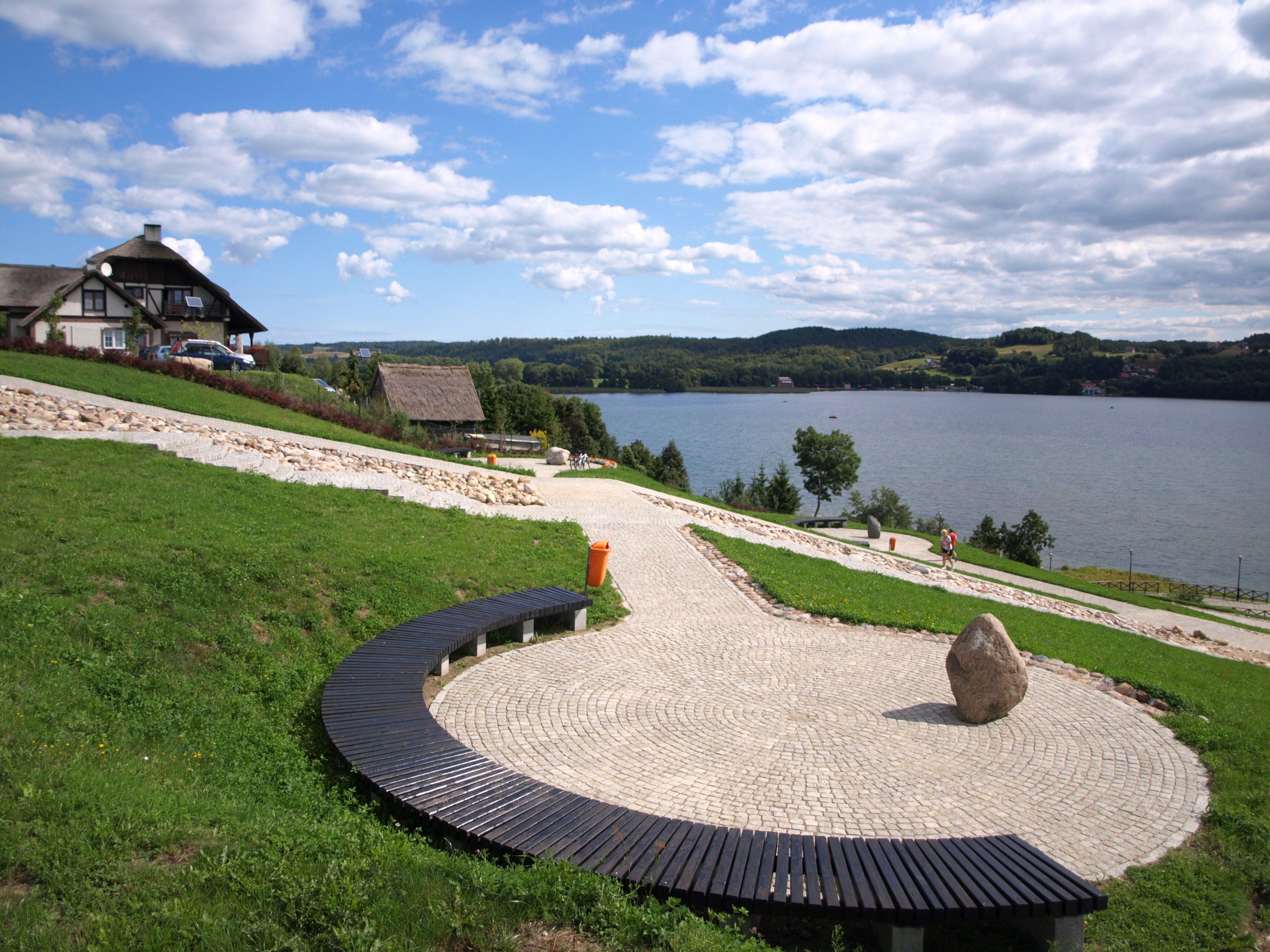 Kaszubski Park Krajobrazowy (źródło: https://commons.wikimedia.org/wiki/File:Chmielno_Park_Kamienny-2.jpg)