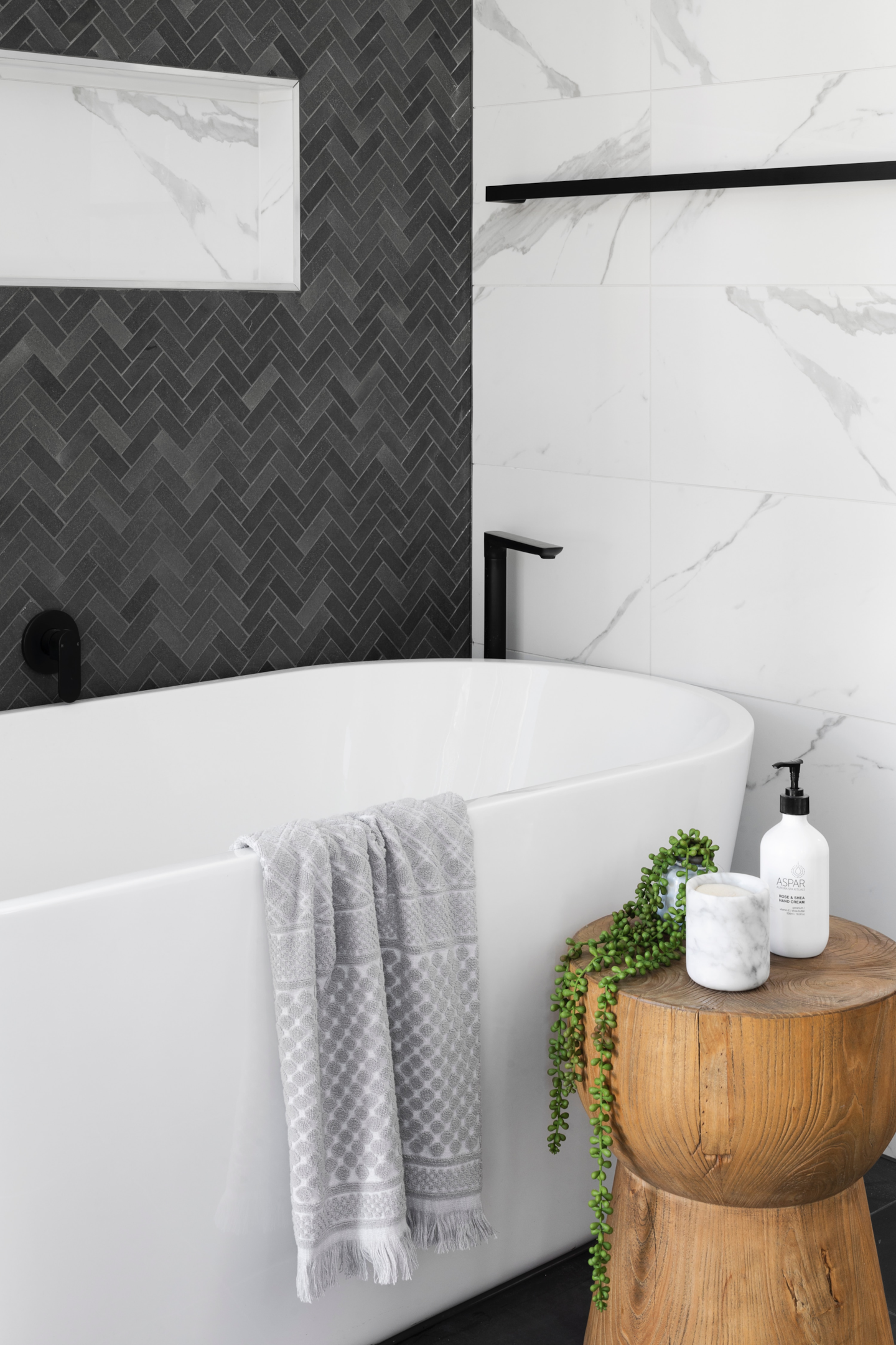 Simple bathroom tile ideas, such as mixing large format floor tiles with monochrome wall tile designs brings a sleek and sophisticated look to any space.