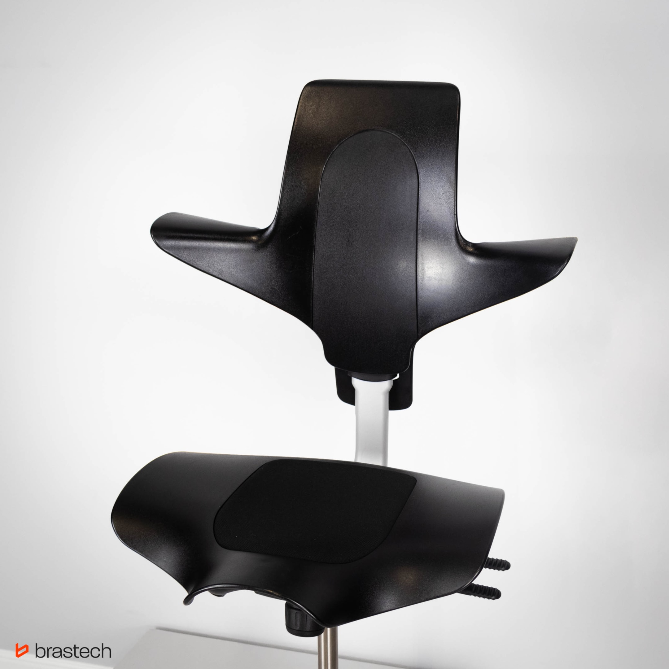 Ergonomia na grzbiecie? Recenzja Hag Capisco 2 Capisco w wersji z plastikowym oparciem Źródło: Brastech