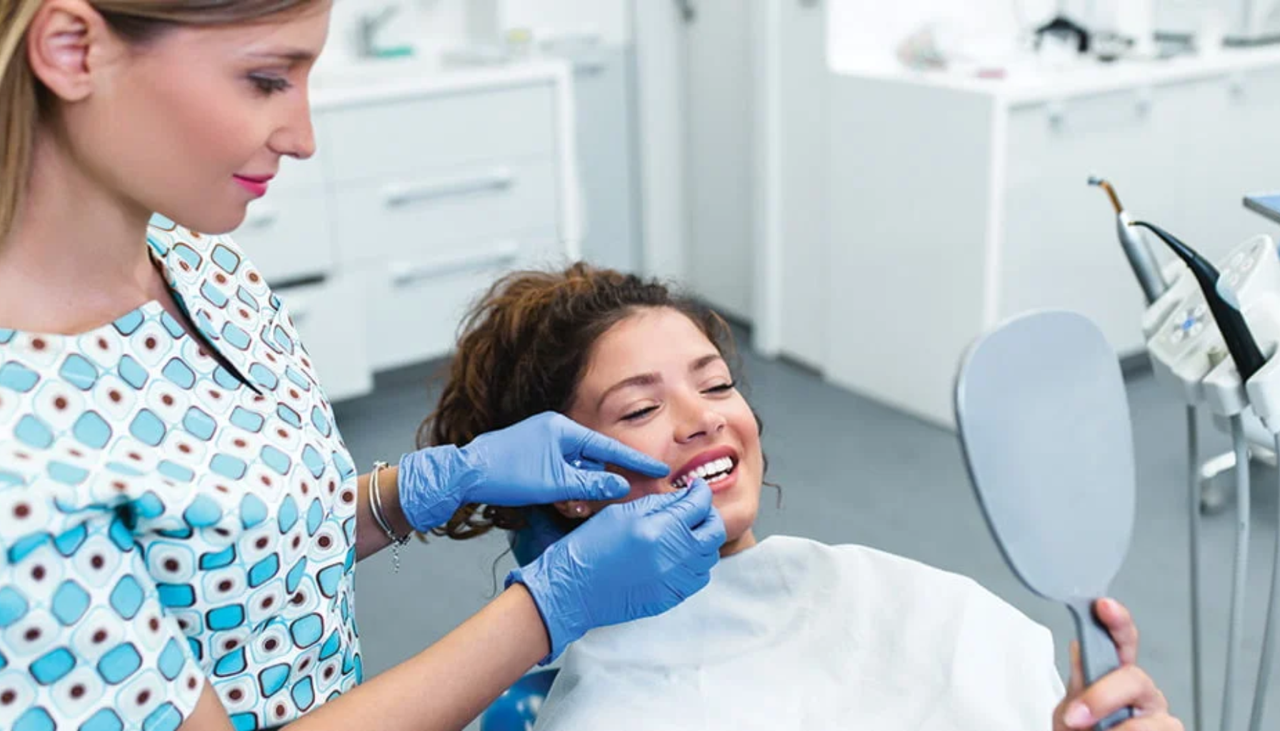 Tannimplantat i Norge: Hva Du Bør Vite Før Du Velger 15 Tannlege viser resultatet til smilende pasient som ser seg i speil etter tannbehandling. tannimplantat manglende tenner flere tenner funksjonelle og estetiske resultater nye tenner erstatte manglende tenner faste tenner fungere som feste tapte tenner erstatte tapte naturlige tenner erstatte flere tenner alt fra en enkelt tann til å rehabilitere tenner består av tre permanent løsning svært gode god munnhygiene hos tannlegen under lokalbedøvelse erstatte alt hele livet dårligere prognose tannimplantater implantatet behandlingen implantater flere behandling tannlegen tann hos løsning mer implantat implantatbehandling nye feste gir dersom god tid kjevebenet tannimplantatbehandling pasienter settes viktig får svært komplikasjoner tennene alt fast andre bør kjeven tannbro brukes innsetting moderne tilbyr godt pasienten konsultasjon under trenger rundt bro tar benet undersøkelse pris festes lite operasjonen derfor ulike krone tannen