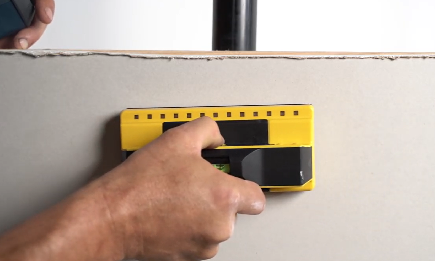 detecting sewer pipe using Franklin stud finder