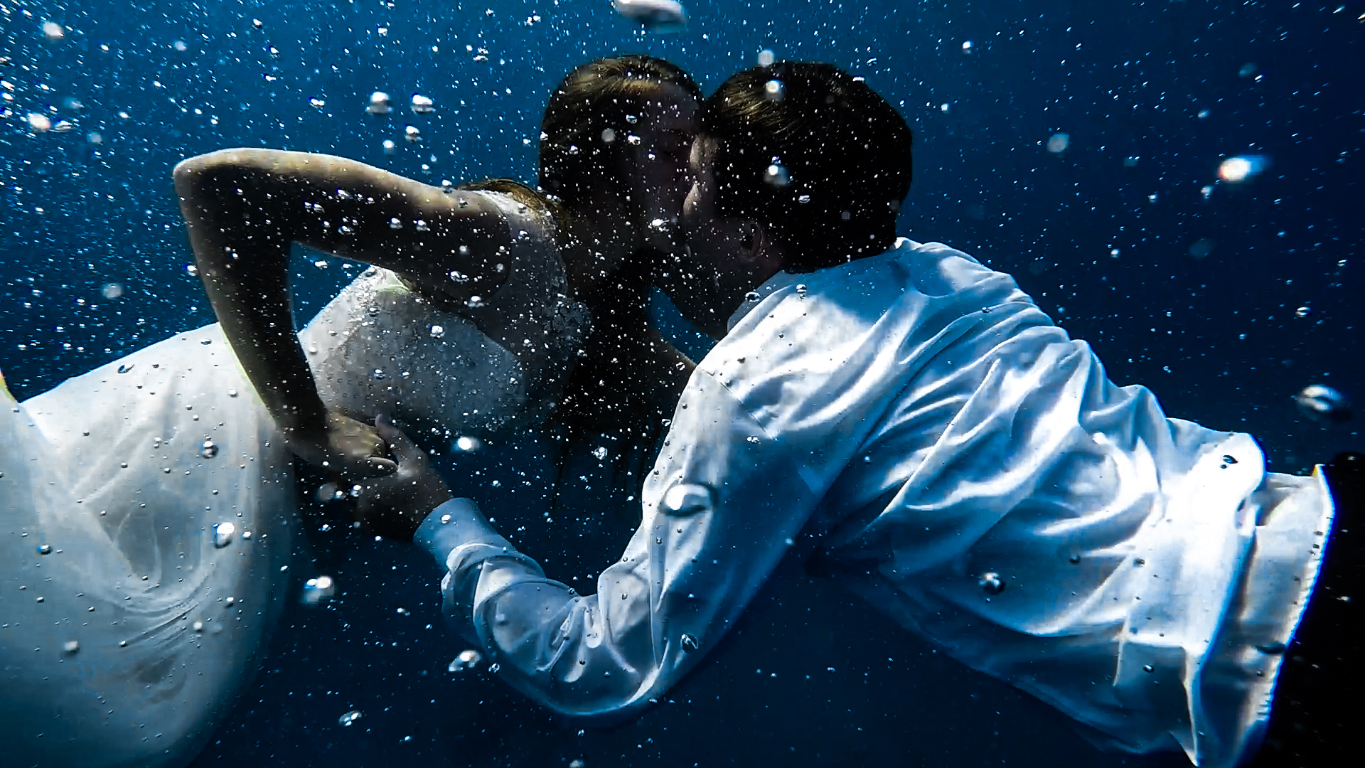 kissing underwater