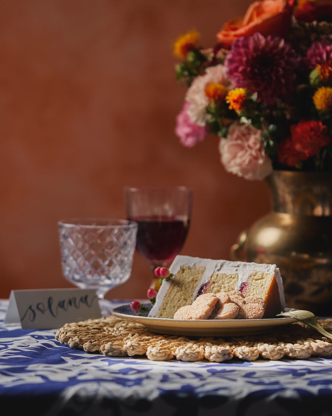 Mexican Wedding Cookies with Cake as a place setting at a wedding