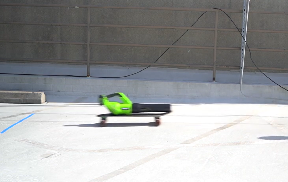 YOOVL cordless leaf blower put on a skateboard