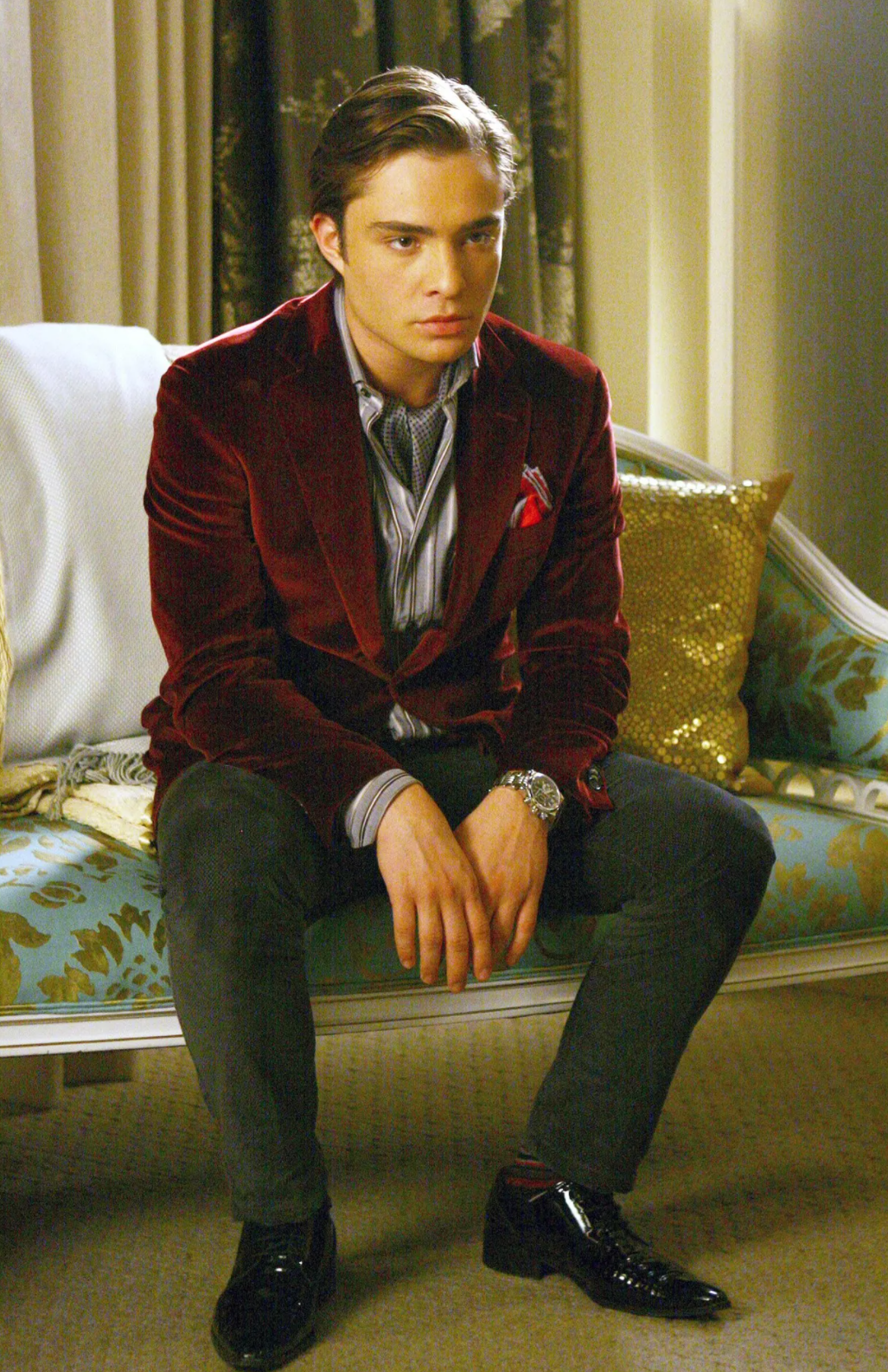 Chuck Bass' Masculine Style with a red velvet blazer and ascot