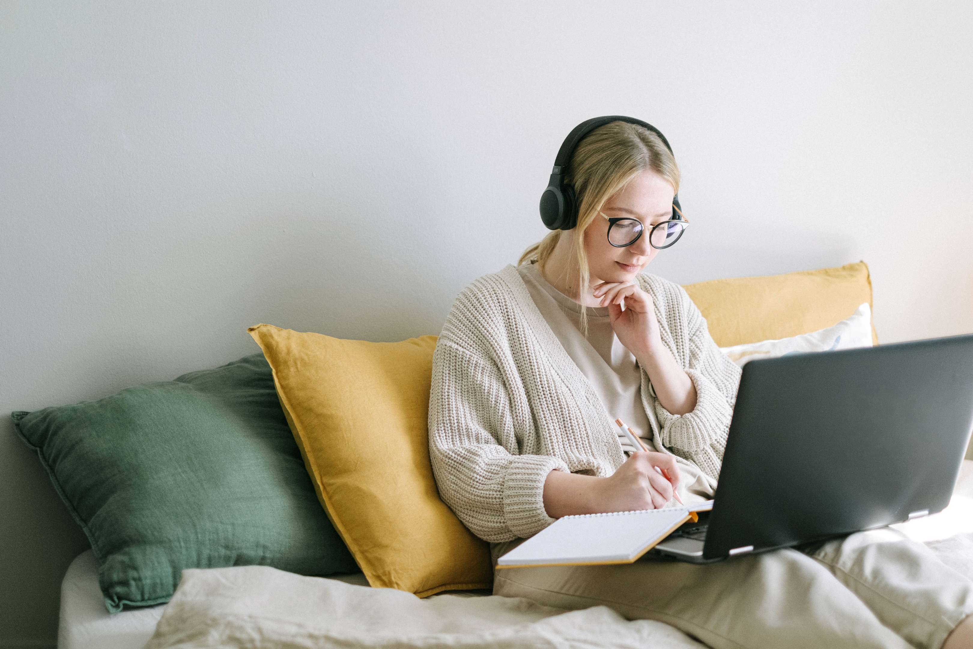 A new tenant researching available sublets in their area