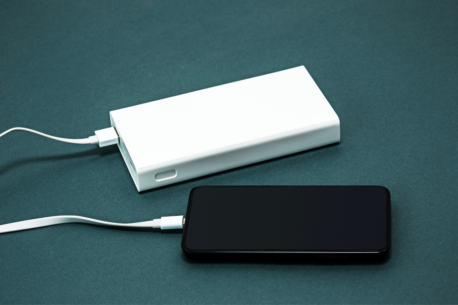 A powerbank connected to a smartphone.