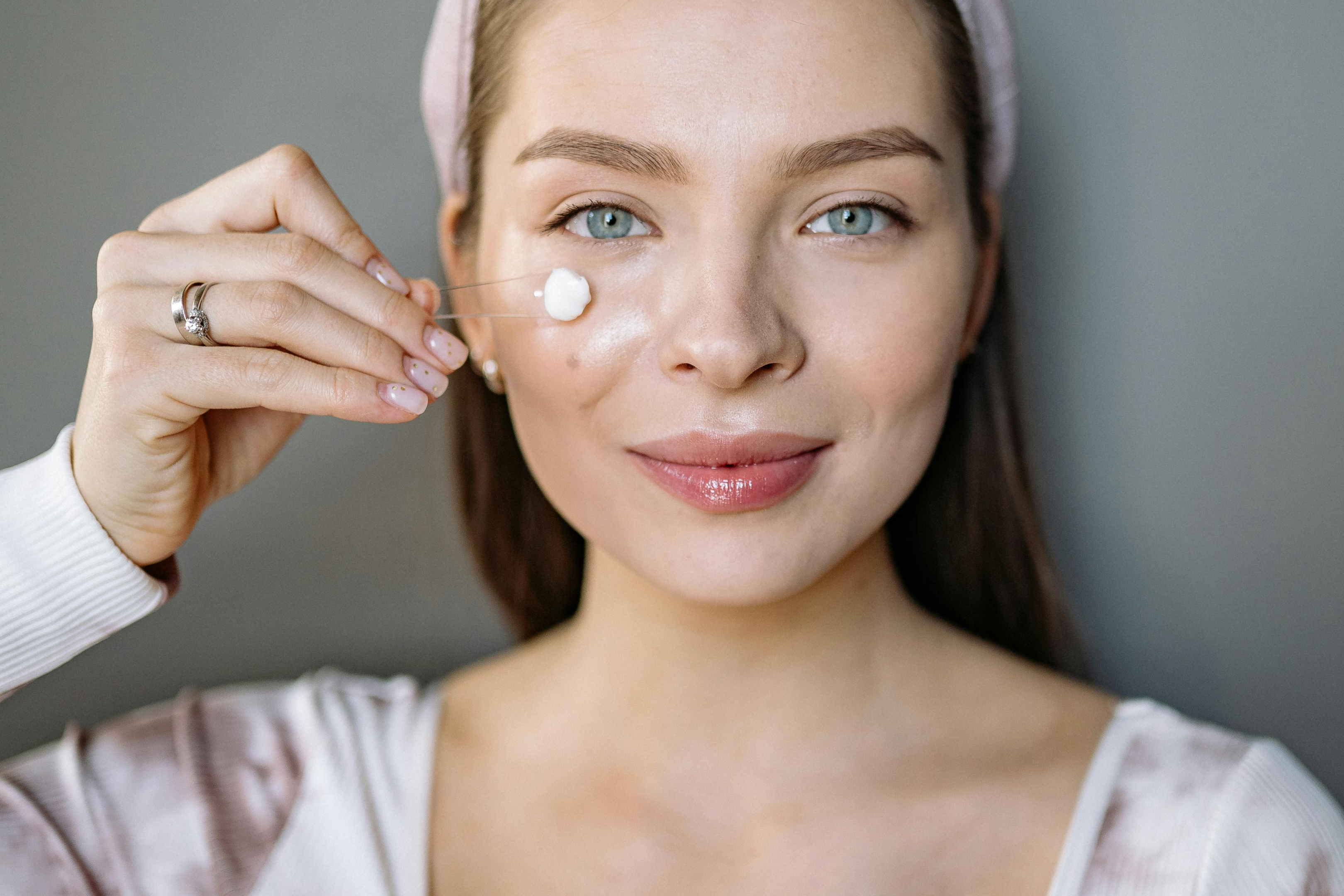 The delicate skin of your under eye can be protected and you can prevent fine lines.