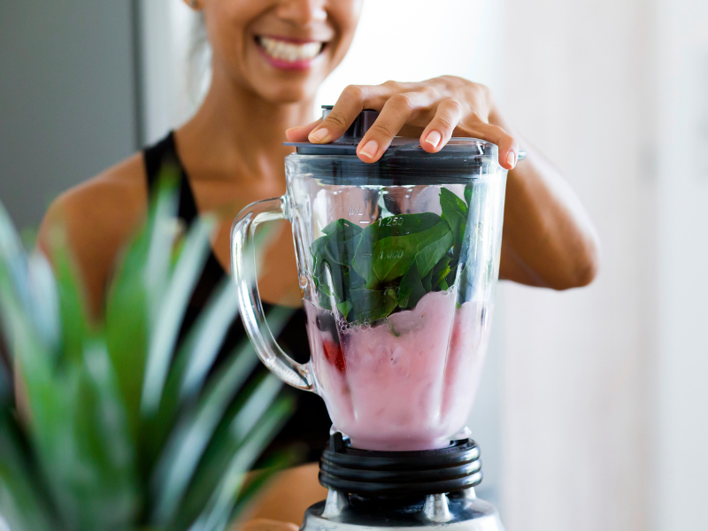 woman making smoothies