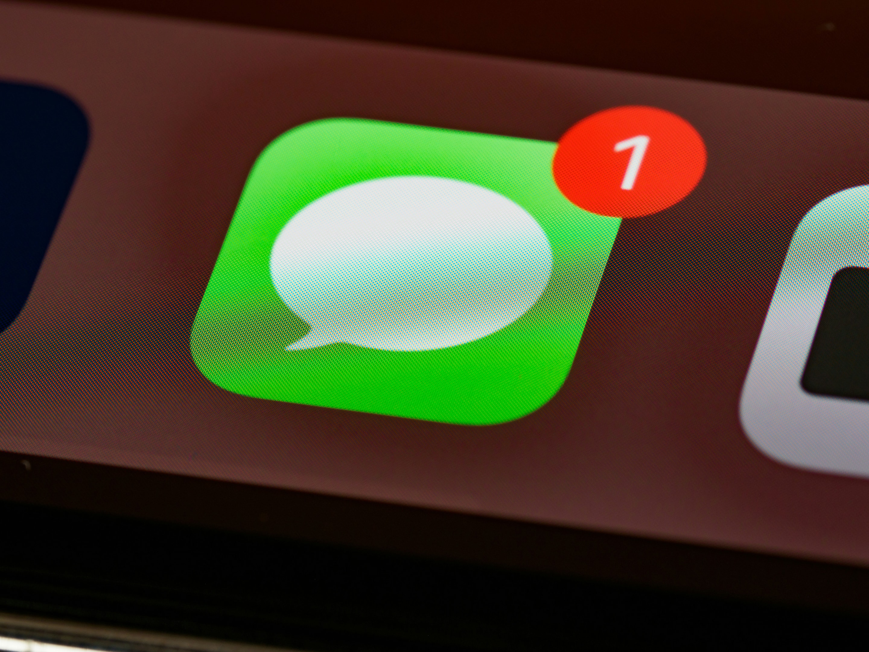 Iphone message bubble with new notification from real estate investor.