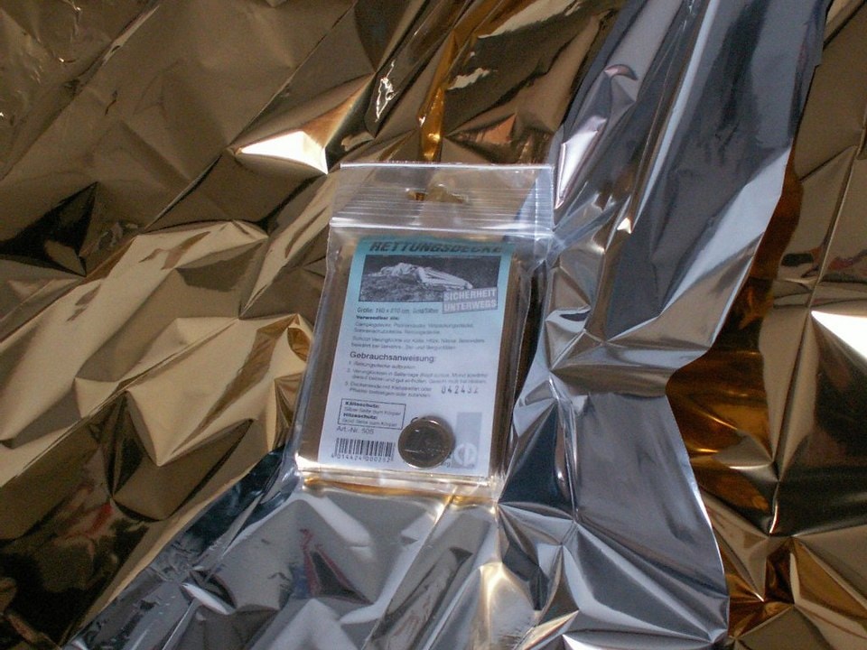 Emergency blanket made from Mylar for heat retention. Wikimedia Commons, licensed under CC-BY-SA-4.0