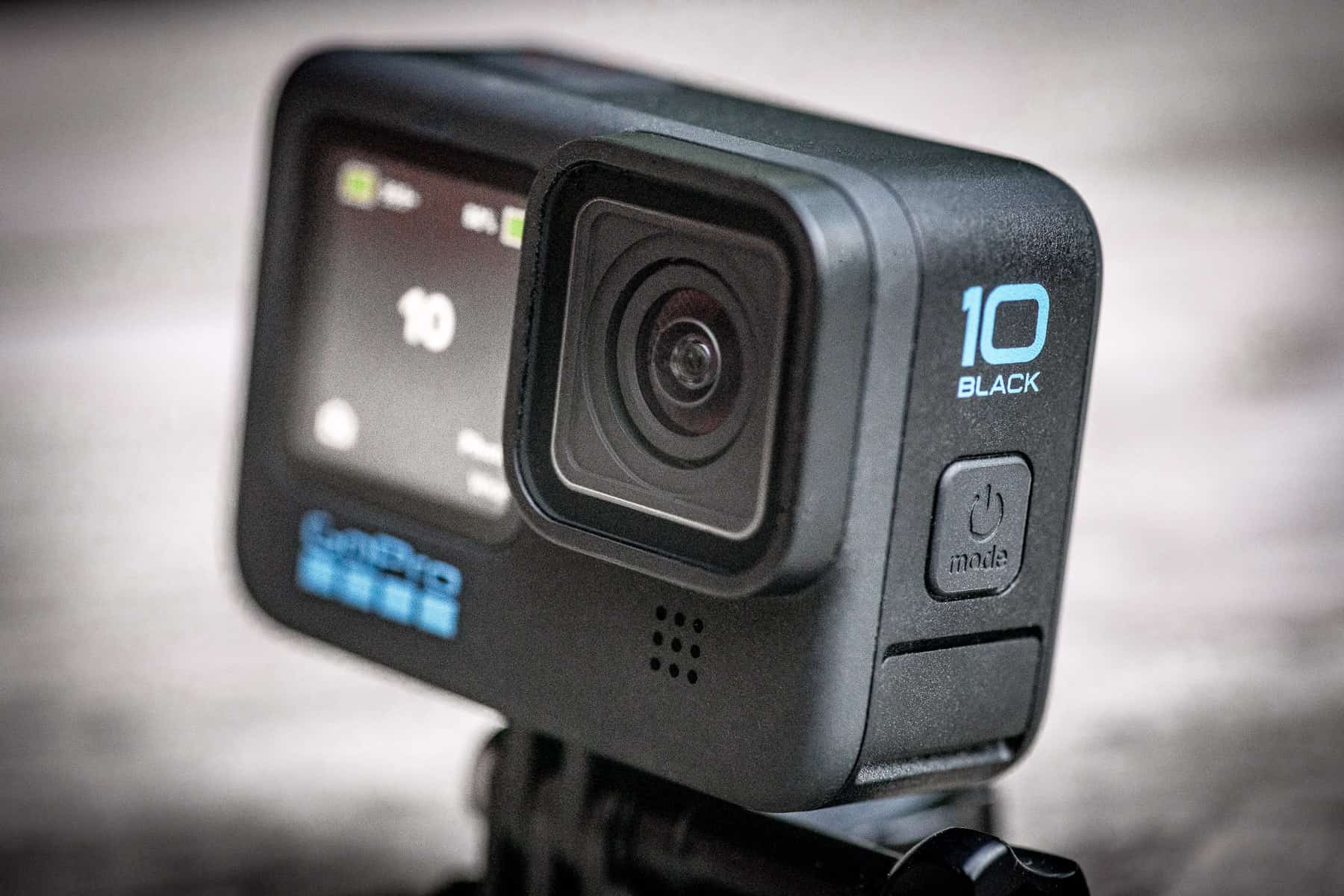 GoPro vs DSLR: Which one is Better for You? | CrumplePop