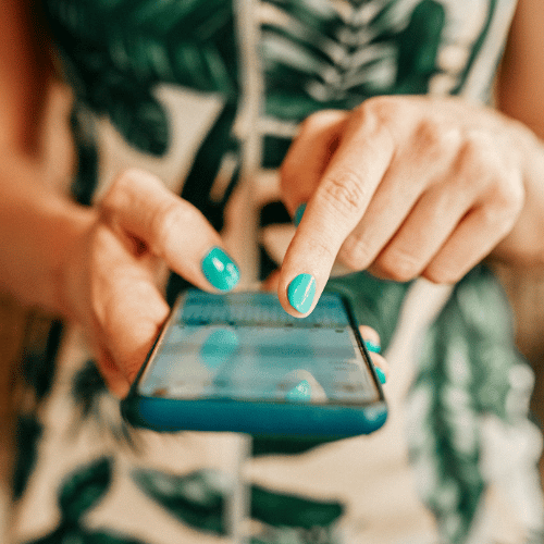 girl using her phone