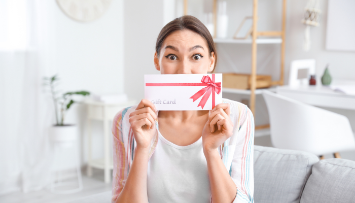 Tarjetas regalo, Cualquiera puede disfrutarlas con elementos empleados.