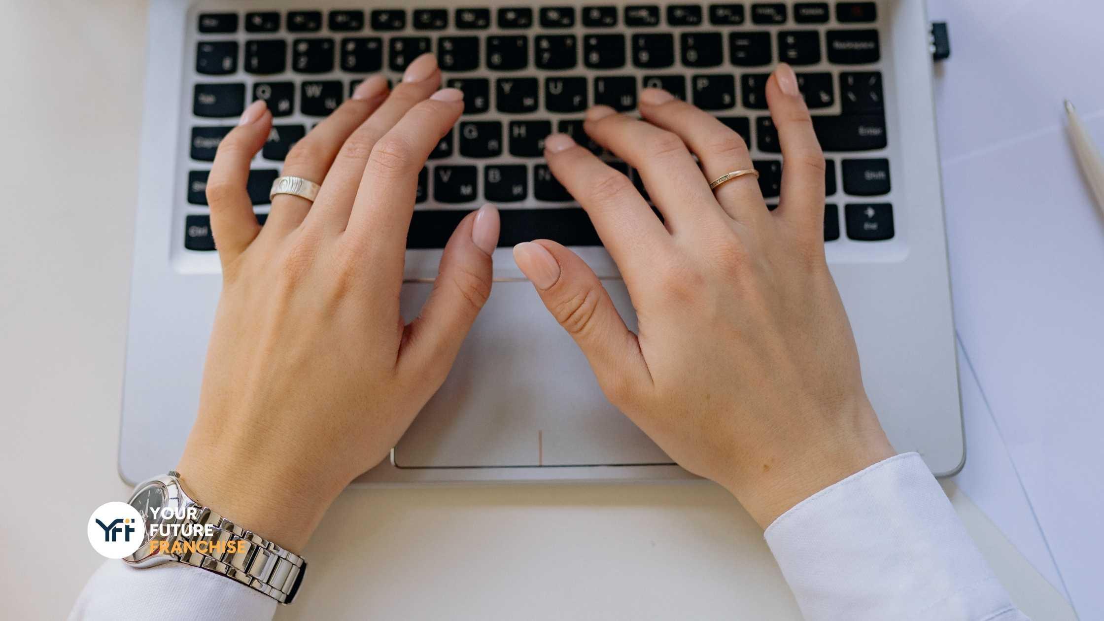 A women typing on her laptop