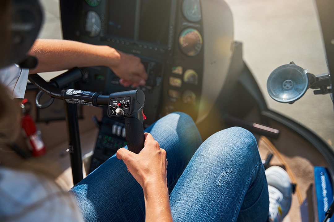 choosing the right flight school universal training