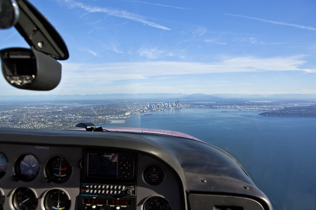 base to final turn landing pattern Cessna 172