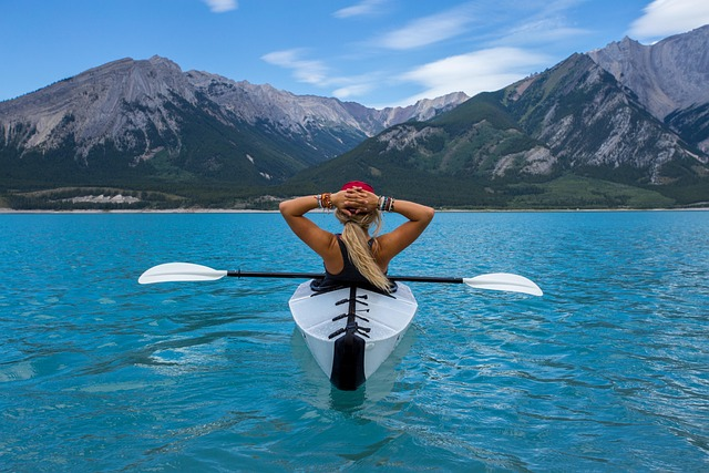 woman, paddle, kayak, kayak in the ocean, sea kayaking, ocean surf