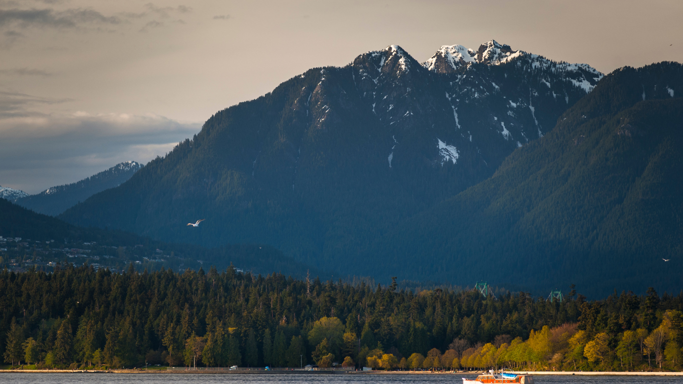 Vancouver's North Shore Mountains - Picture by MajaPhoto https://www.canva.com/photos/MAC9eZ6AhWM/