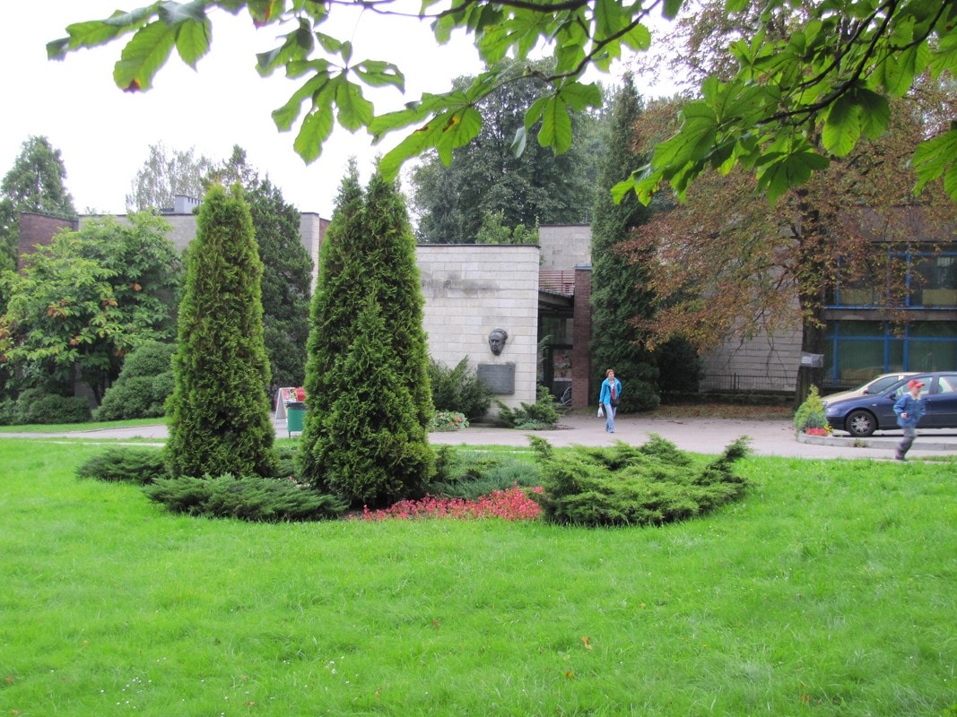 Park Śląski w Chorzowie (źródło: https://commons.wikimedia.org/wiki/File:CHORZ%C3%93W,_AB._154.JPG)