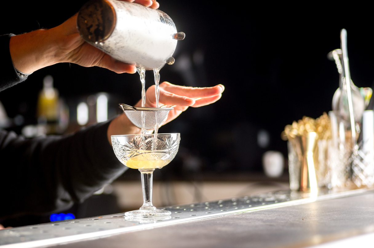 Bartender-making-cocktail-at-bar