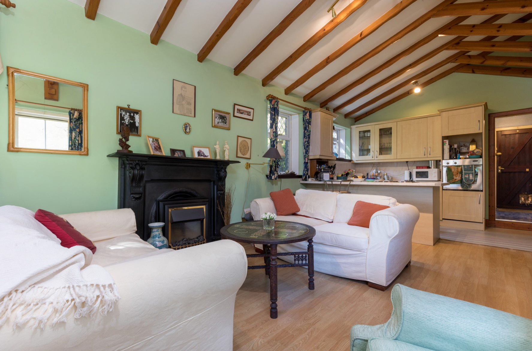 Open space with kitchen lounge in great Langside cottage 