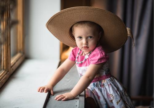 Little girl wearing a big hat