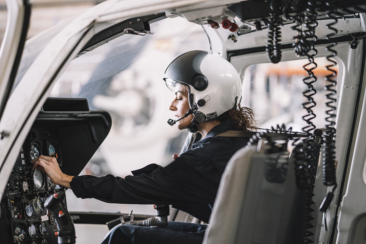 pilot using hsi navigation