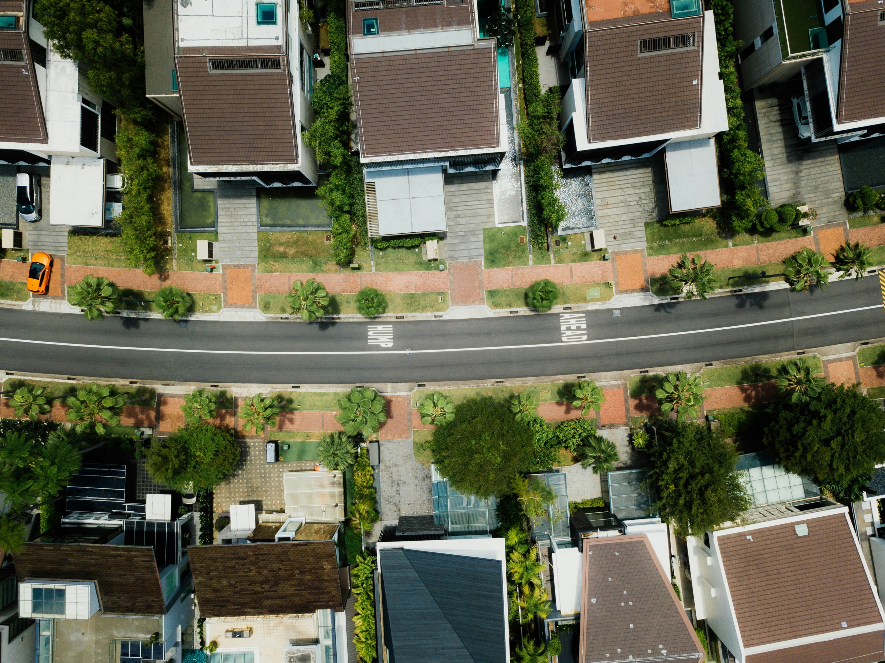Aerial view of neighborhood with mostly residential properties.