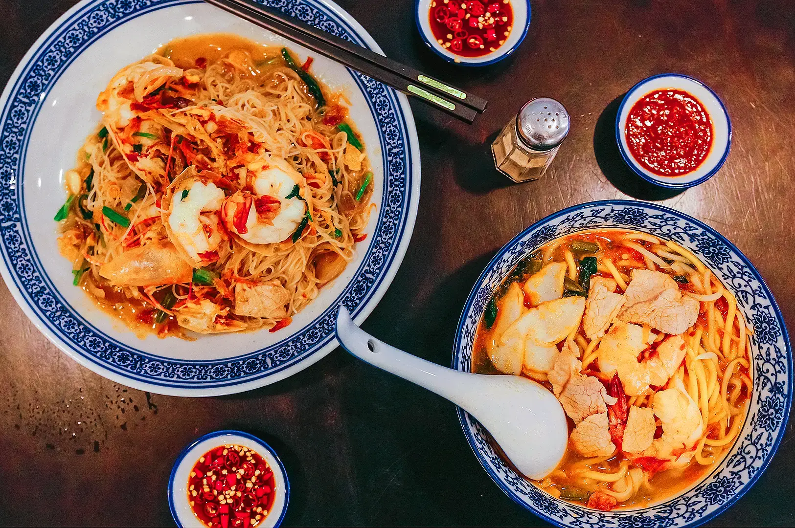 Da Shi Jia Big Prawn Mee Singapore prawn noodles and bee hoon with prawns, pork and chili sauce