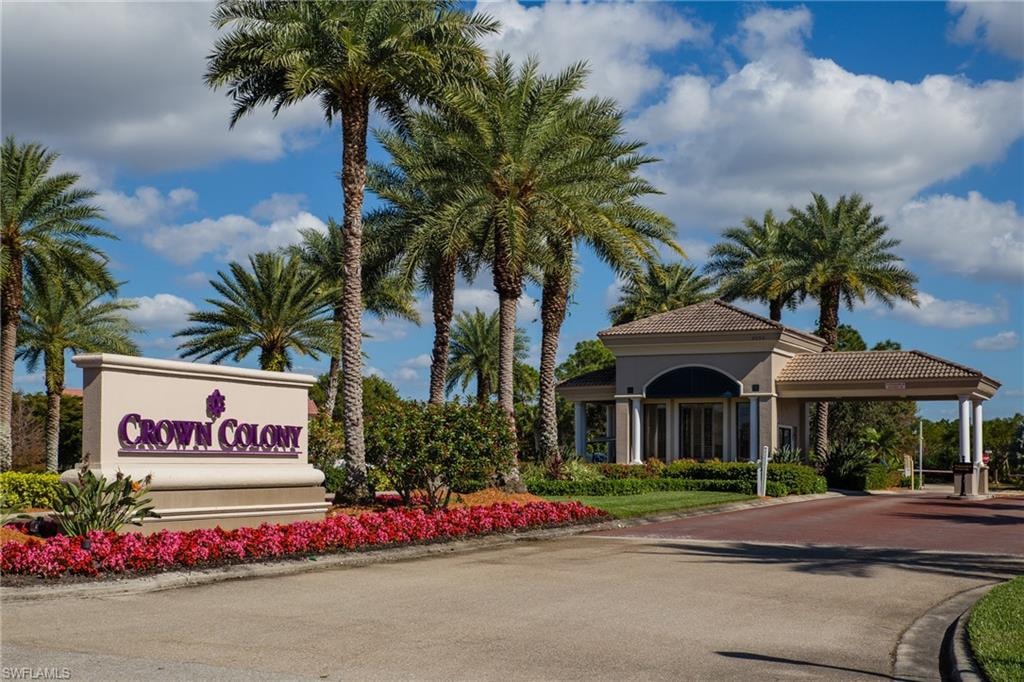 The image depicts a modern clubhouse at Crown Colony in Fort Myers, featuring stunning views of the golf course and inviting outdoor dining areas. This vibrant community offers various amenities for residents, including a fitness center and peaceful spaces for relaxation and socializing.