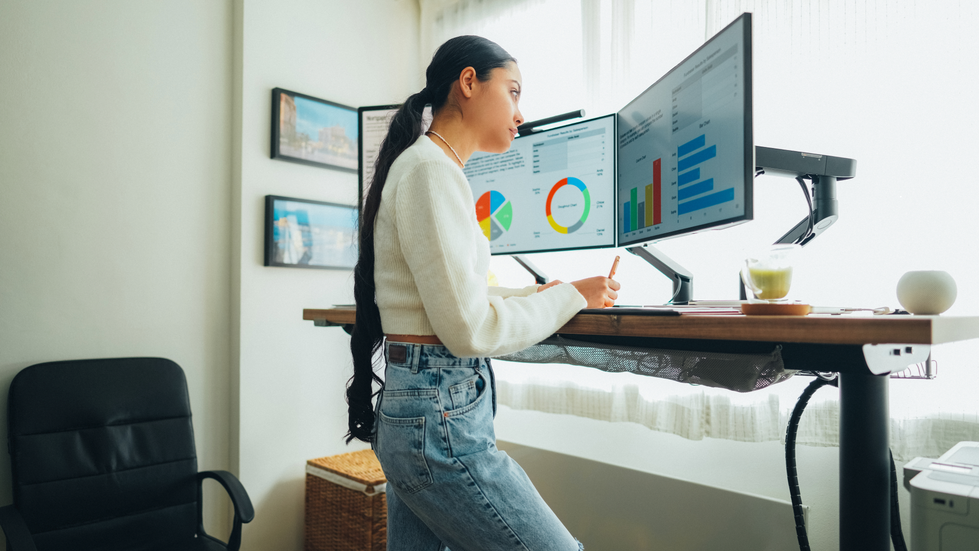 Profesjonalne meble biurowe- dlaczego warto w nie zainwestować? 7 Profesjonalne meble to oczywiste wyposażenie domowych stanowisk pracy.