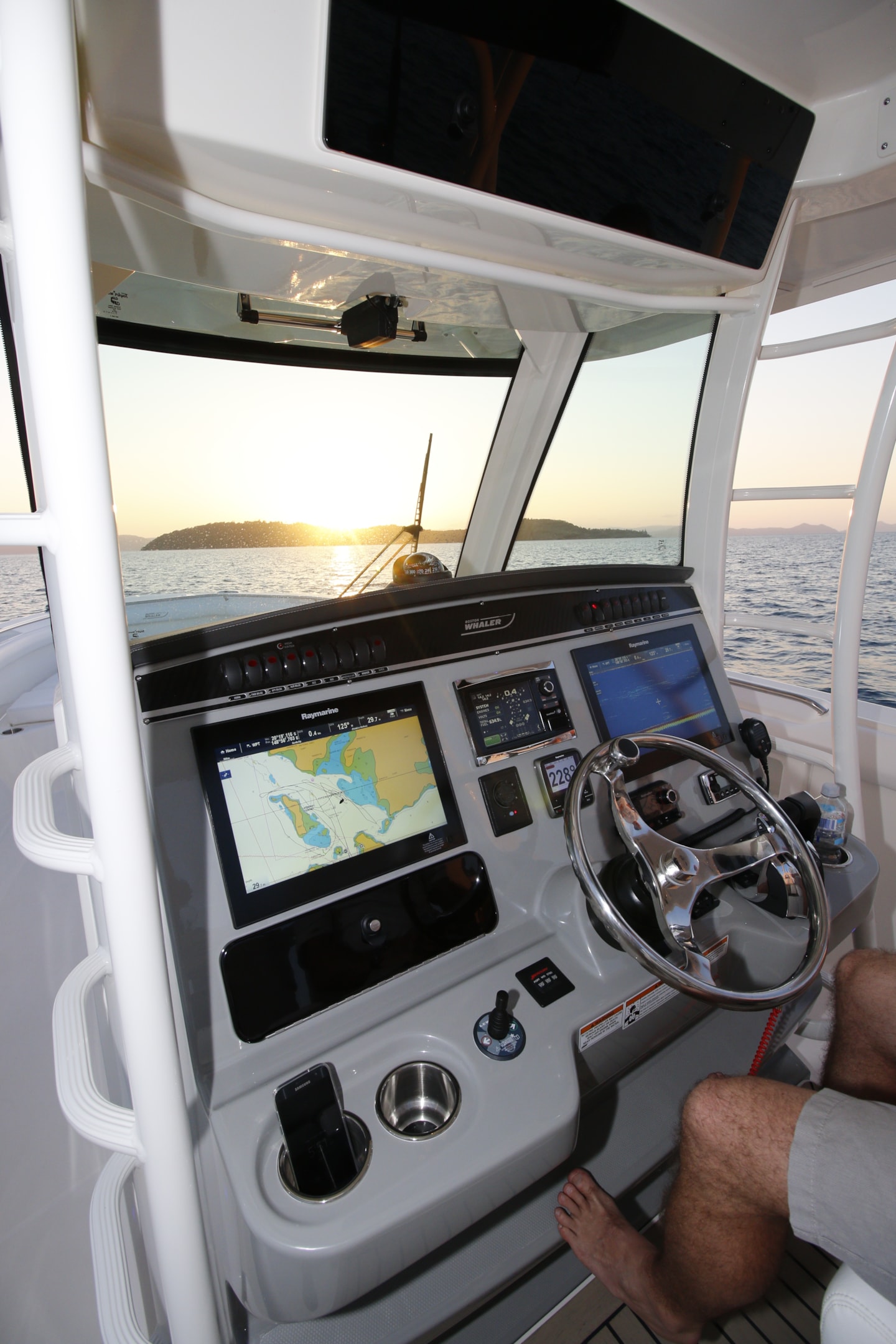 The 350 Outrage featured Raymarine electronics with dual frequency fish finder, and twin rocker switch panels