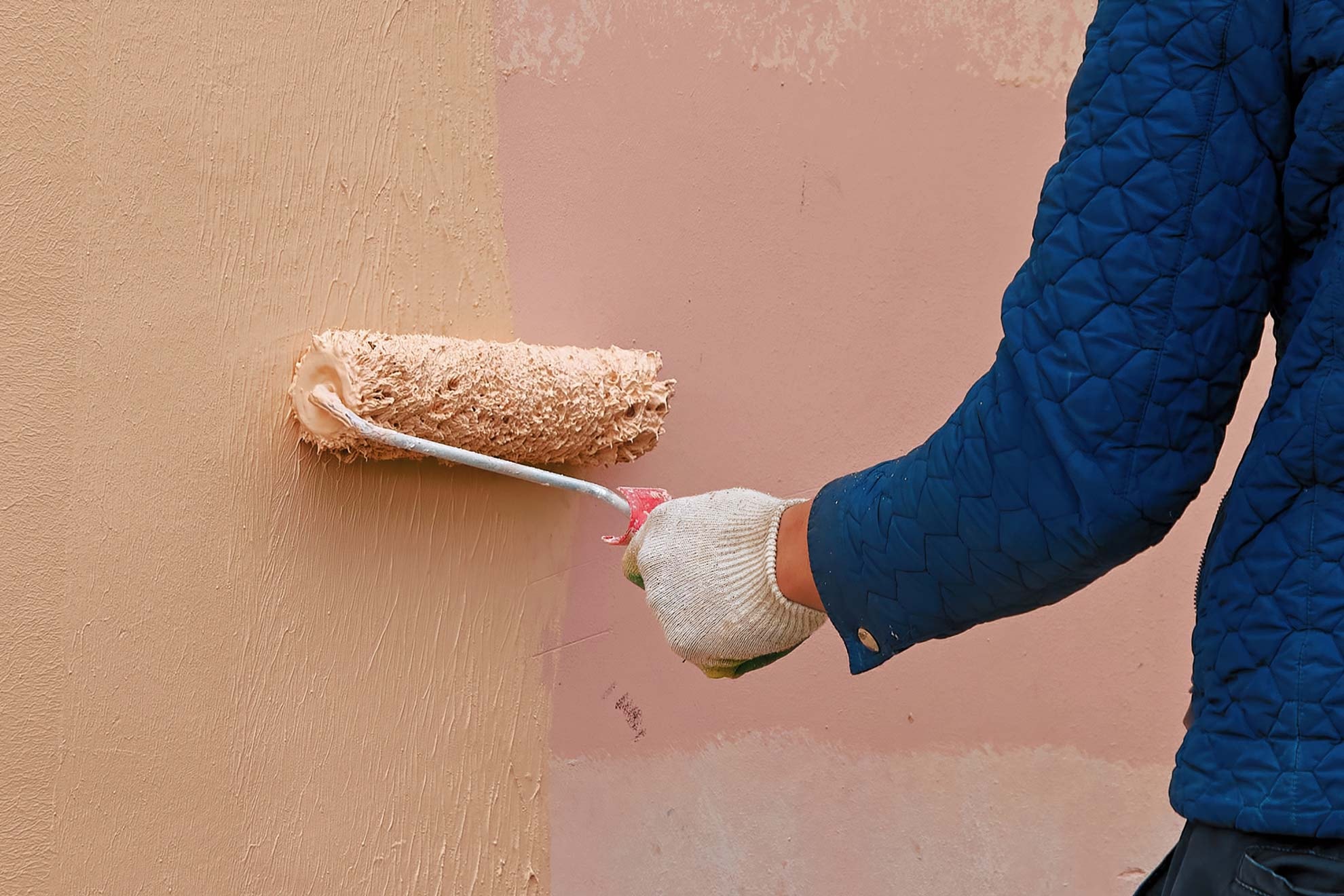 Follow the instructions to paint the plinth. 