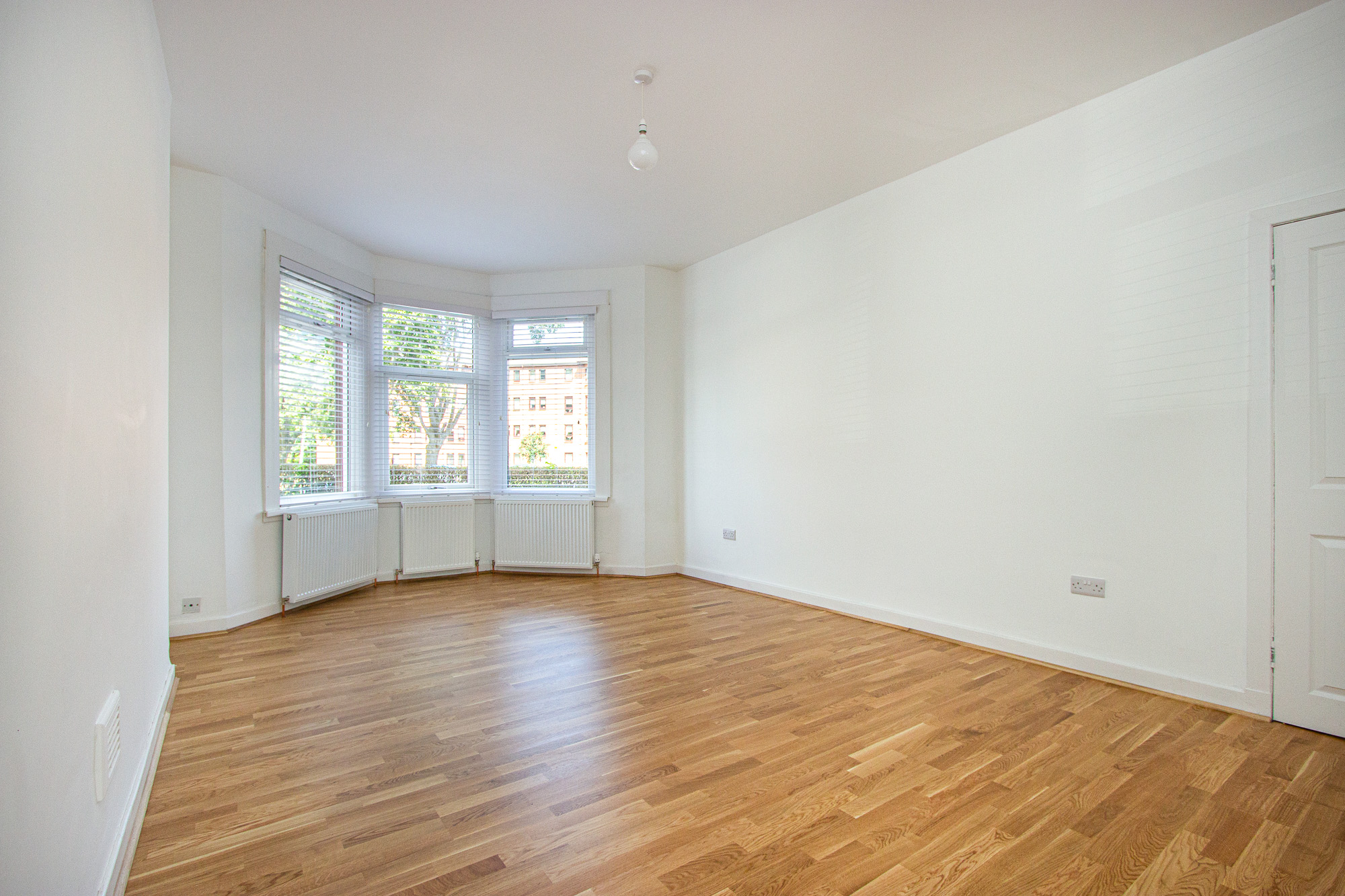 3 bedroom property for rent in glasgow south with high ceilings 