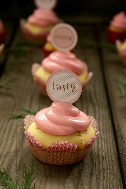 happy birthday, pink cupcakes, white chocolate