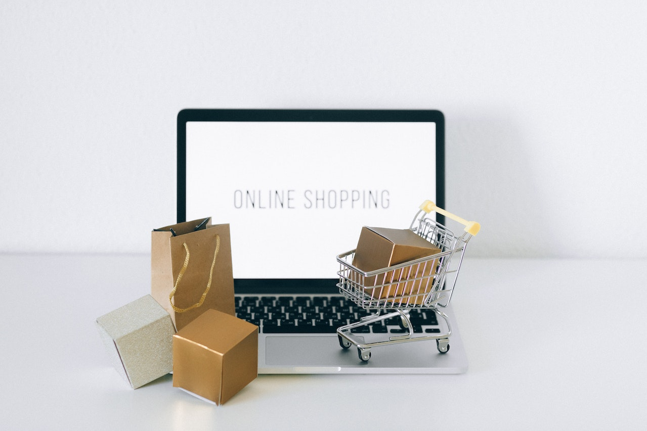 Embracing Technological Advancements in UK Dropshipping