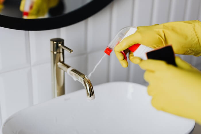 Con la tarifa de limpieza puedes cubrir los gastos del proceso de limpieza de tu alojamiento.